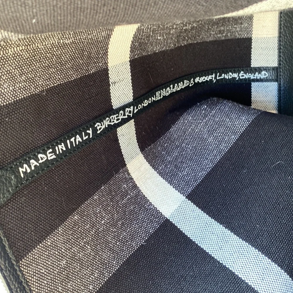 Burberry - Picture 12 of 16